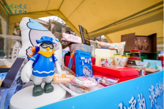 龙江冰雪韵，滨城共此时  重点客源地旅游宣推促消行暨2025年黑龙江省冬季旅游宣推活动精彩启幕