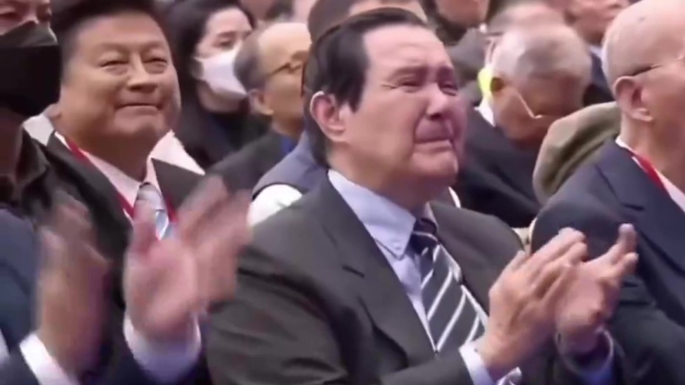 郑丽文正式就职，马英九台下落泪