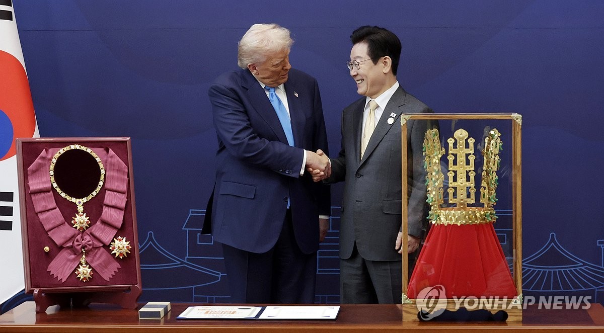 访韩获赠金色王冠,特朗普:非常特别