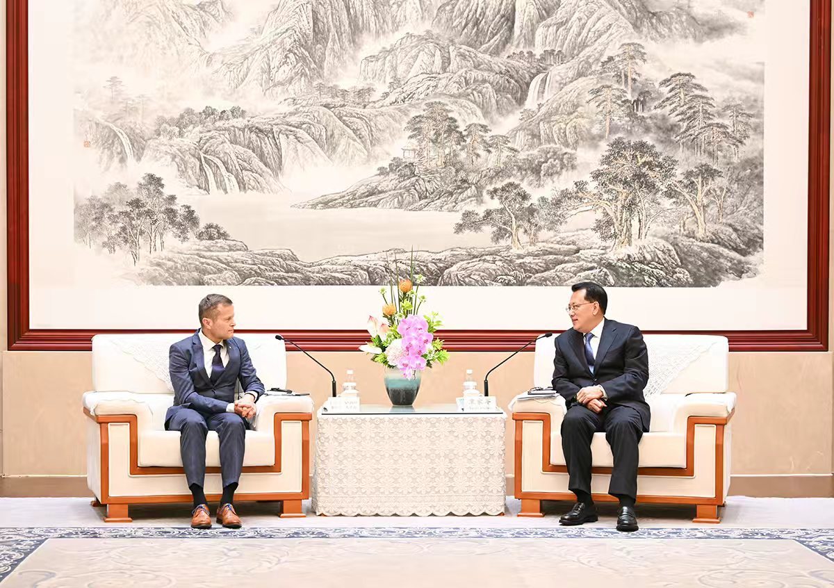 ▲10月31日下午,市委书记袁家军会见诺贝尔物理学奖获得者、欧洲科学院院士弗伦茨·克劳斯。记者 苏思 摄/视觉重庆