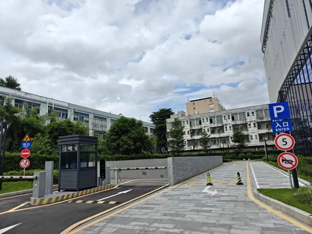 茅洲河体育艺术中心停车场入口