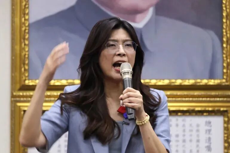 2026台湾选战钟声隐隐敲响,新主席郑丽文敢不敢赌?