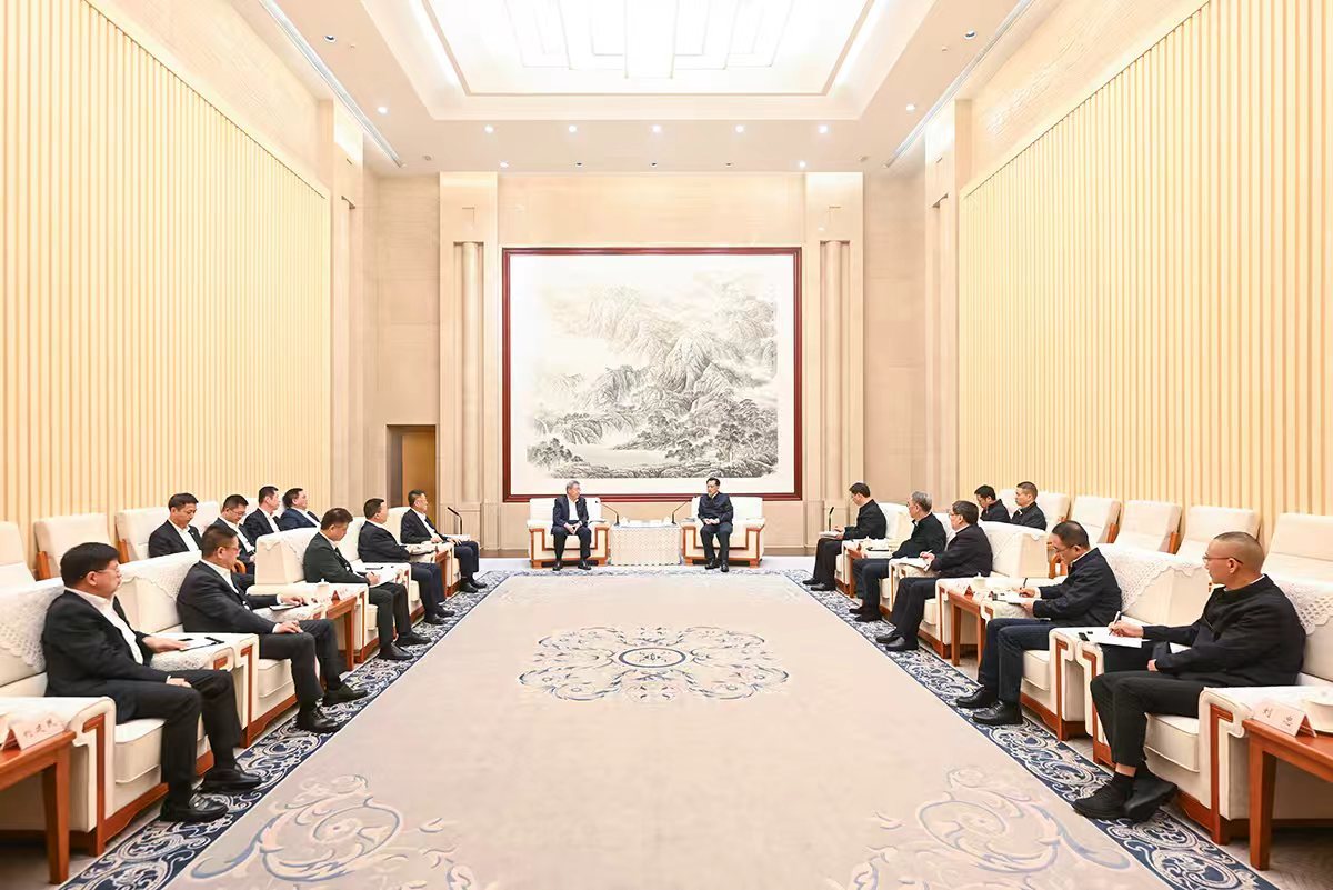 ▲10月29日下午，市委书记袁家军会见中国建筑集团党组书记、董事长郑学选一行。记者 苏思 摄/视觉重庆