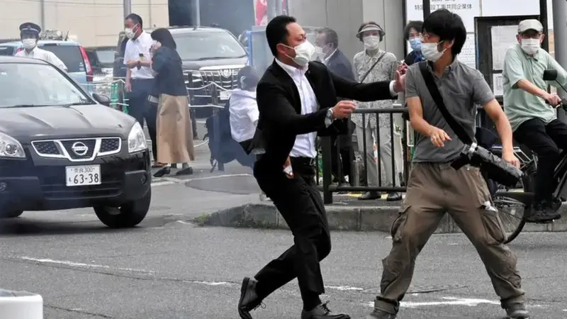 安倍晋三遇刺身亡3年后,凶手今日首次被公审