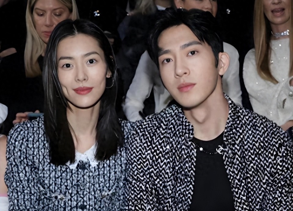 时隔7年,再看井柏然与倪妮刘雯合照才明白,生理性喜欢显而易见 时隔7年,再看井柏然与倪妮刘雯合照才明白,生理性喜欢显而易见