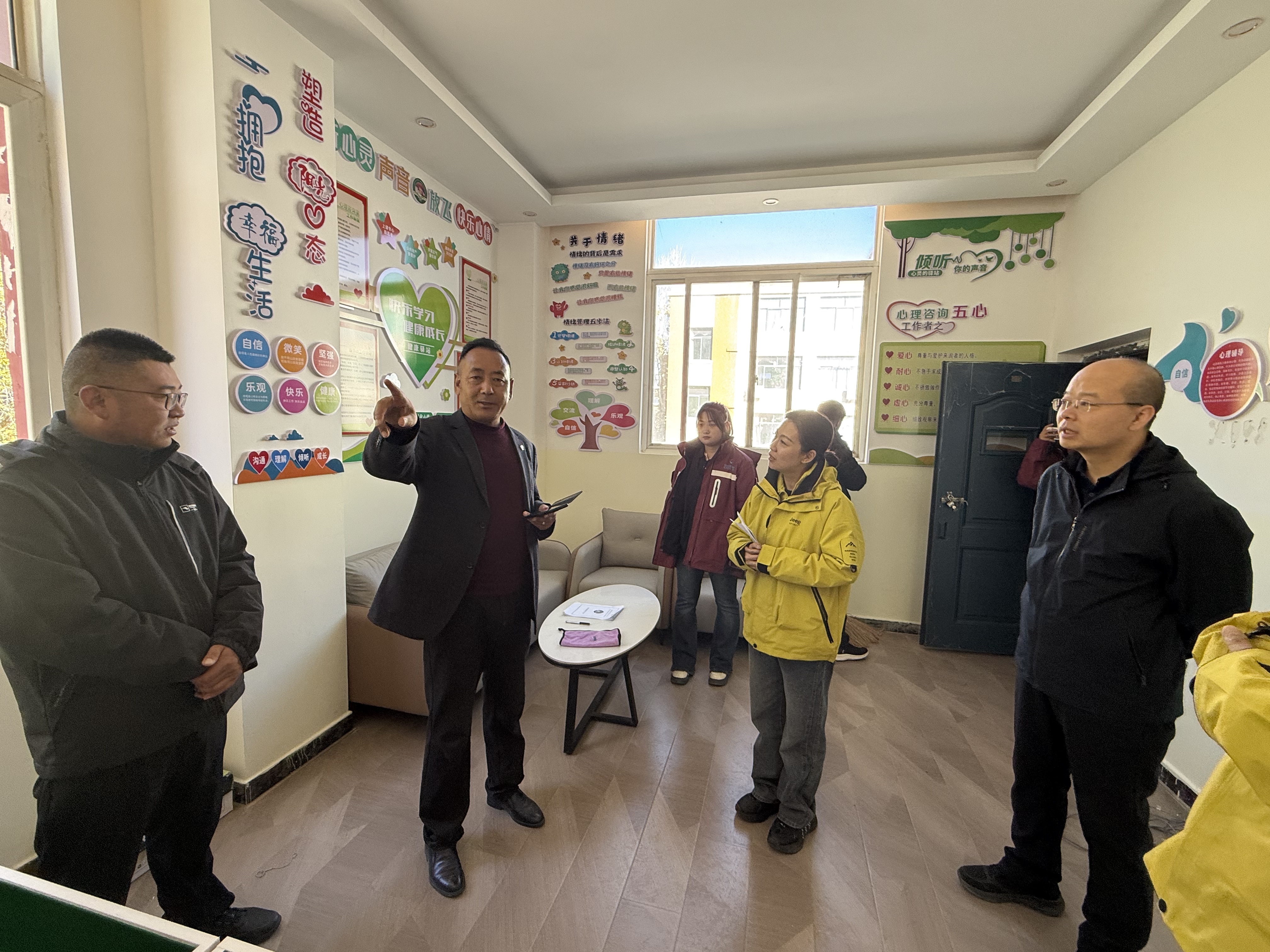 青藏同心护童心!青岛好时光社工“韧藤计划”暖心启动,以科技赋能为雪域少年撑起心灵晴空