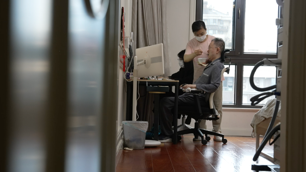 “三五年之前必死的病人不再面临死亡”，蔡磊推动渐冻症药物获历史性突破，但自救无效