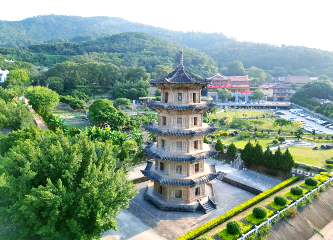 释本性：中国历代高僧从严治教事迹——以德为本