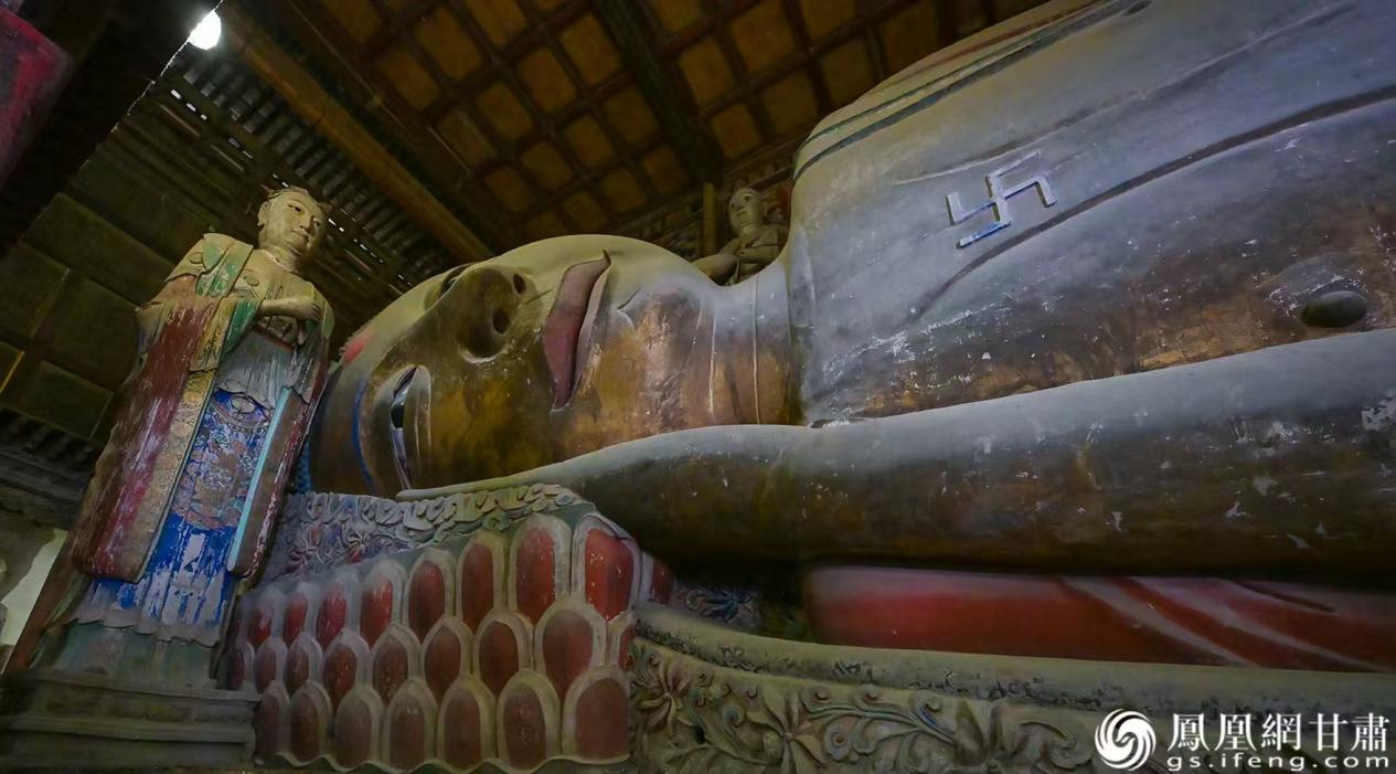 张掖大佛寺内,全国最大的室内泥塑卧佛尽显庄严祥和。