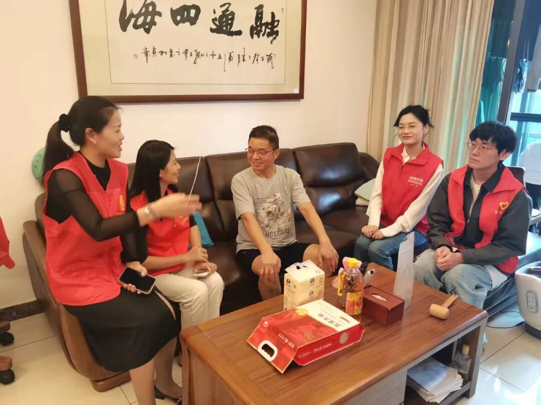 敬老月丨重阳敬老情意长,社区融善暖夕阳——佛山平安联合保安社区开展长者入户慰问