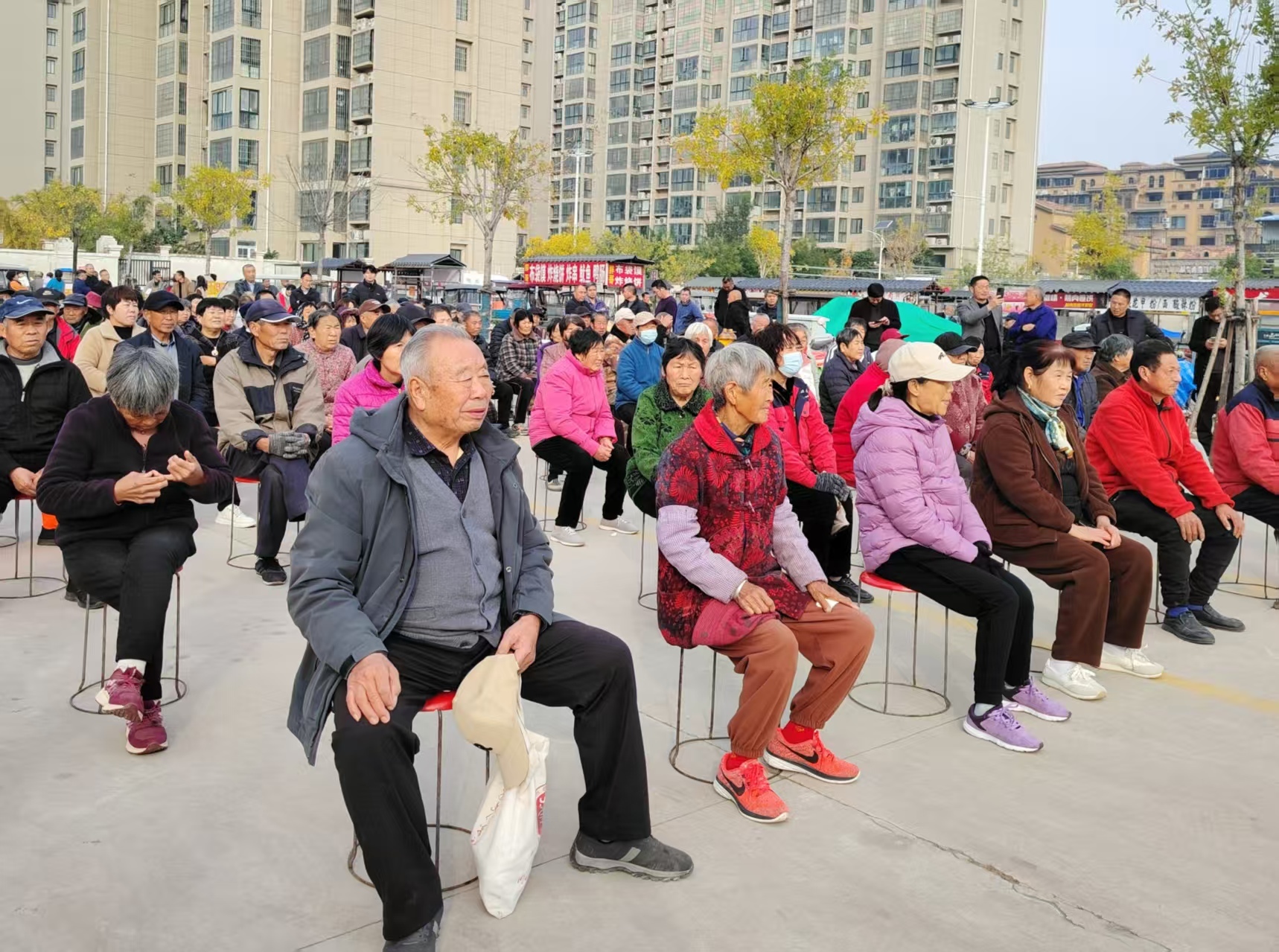 中华美德尽传承 温暖人心在重阳 开封市西湖街道野厂村开展重阳节敬老活动