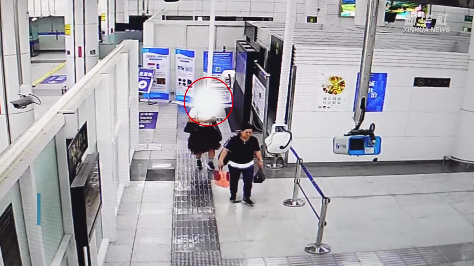 绑藏手法惊人！海关截获68只非法入境活体龟