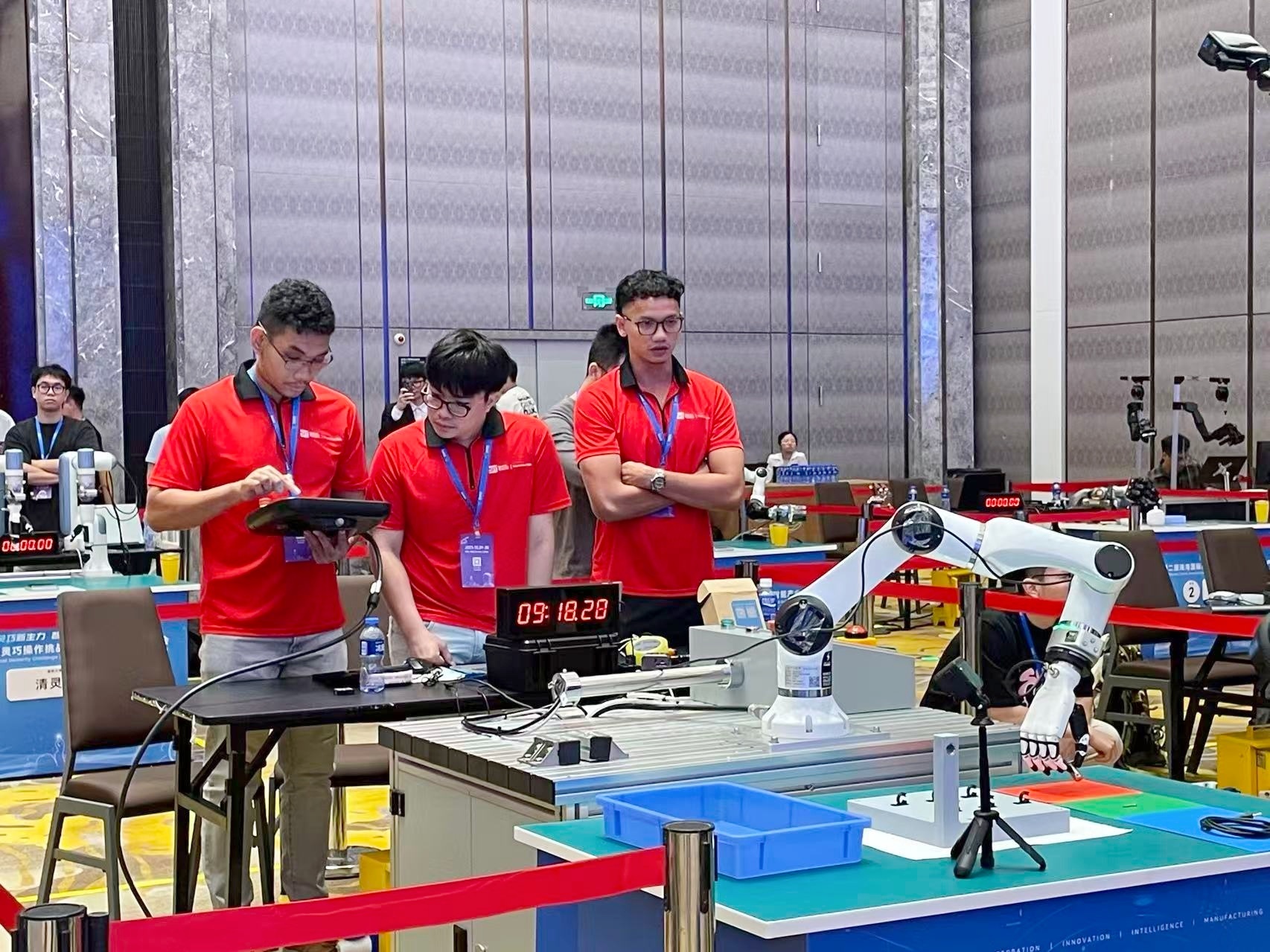 苹果机器人队比赛中。