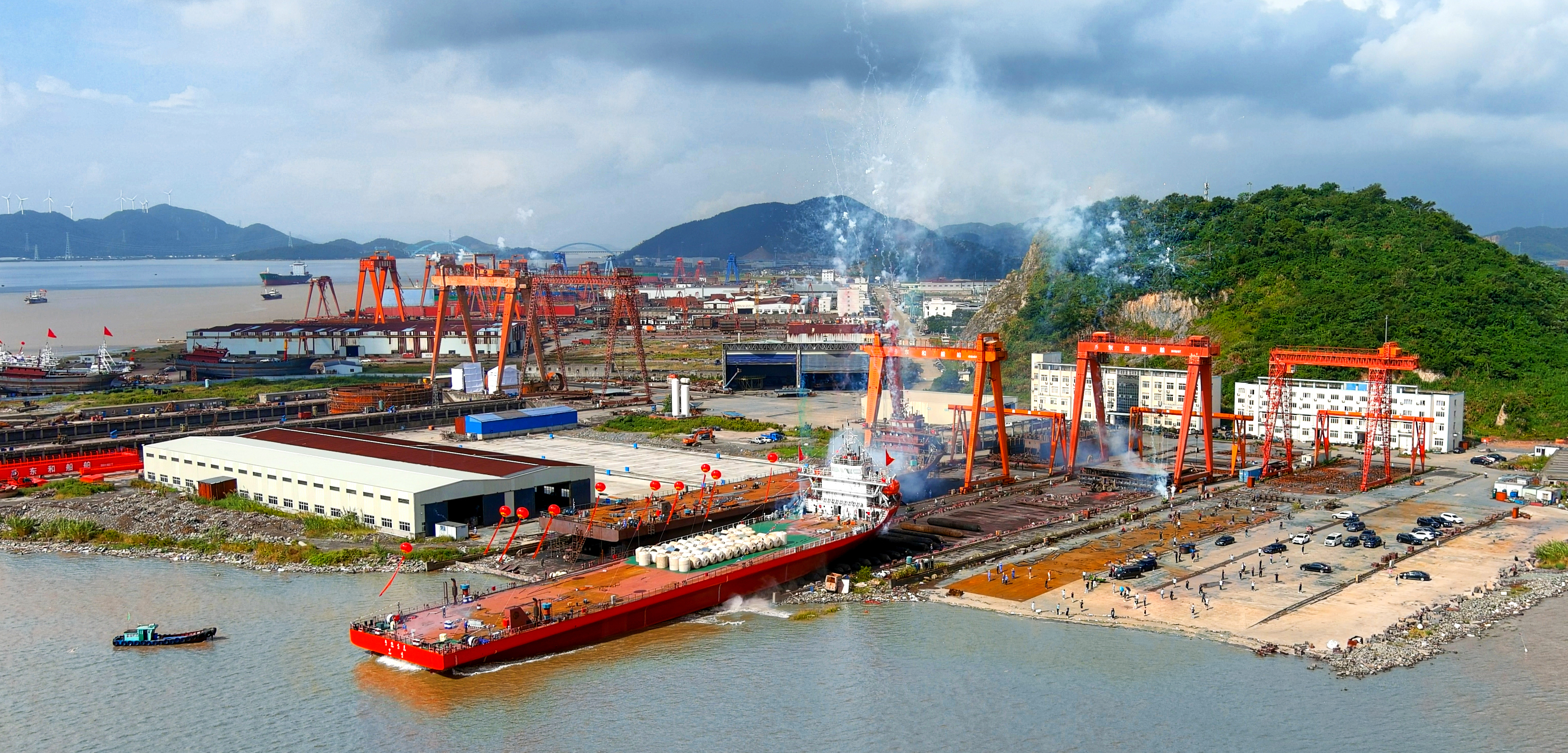 图为浙江象山某船厂