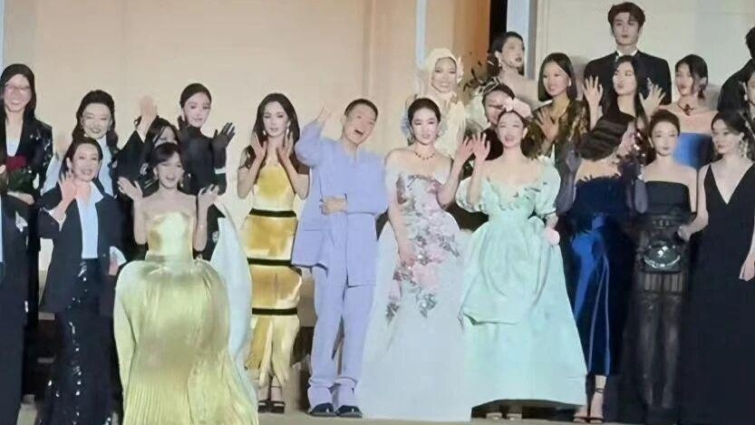 钟楚曦抢C位遭审判？那些把欲望写在脸上的女星，混得都不差封面图