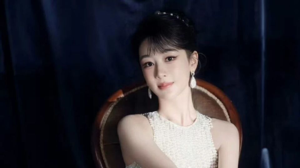 杨紫今日生日！演员牛骏峰零点卡点发文，李现连续8年为杨紫庆生