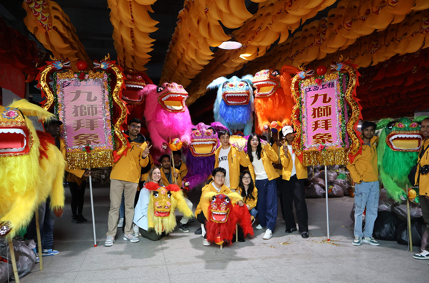 中外学子共赴文化之约:“跨域文韵”之旅让中国红与英伦风撞出青春火花