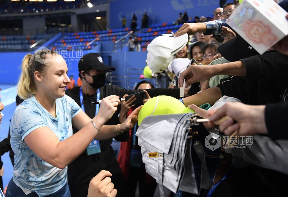 热情的九江球迷。