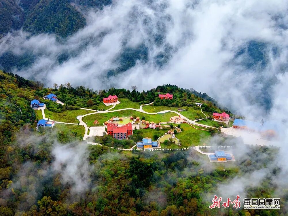 秋季到甘肃看“海” 畅游云端当自在小神仙