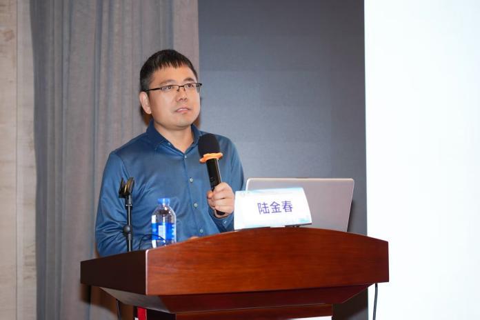 江苏省妇幼健康研究会生殖检验质控中心主任、东南大学附属中大医院生殖中心副主任、实验室主任陆金春作《2025年生殖检验室间质评工作汇报》报告,并进行闭幕总结发言