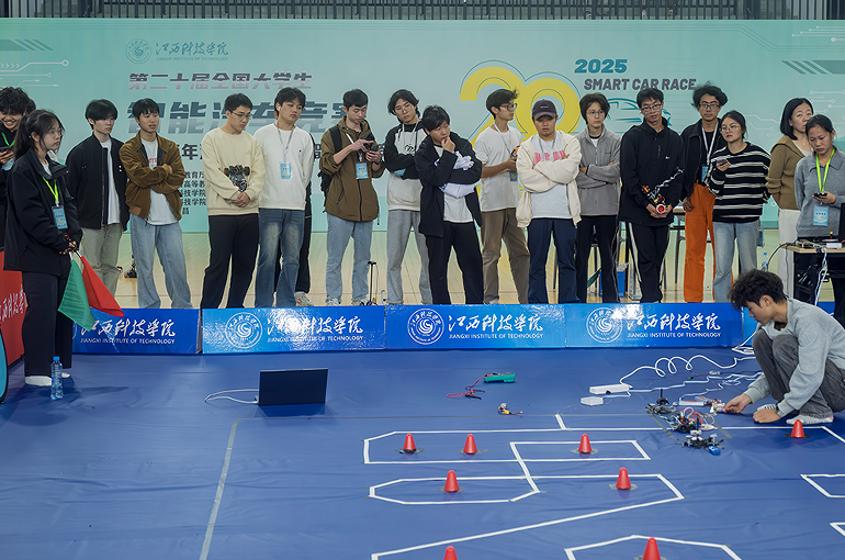 2025年江西省大学生智能汽车竞赛在江西科技学院举行