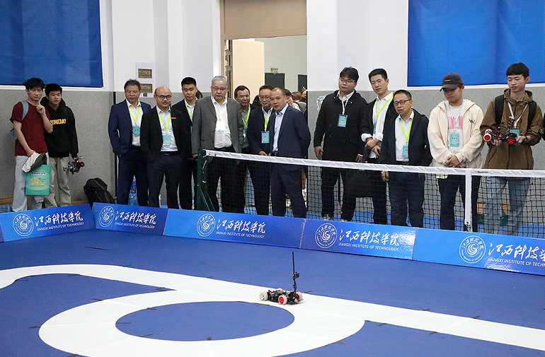 2025年江西省大学生智能汽车竞赛在江西科技学院举行