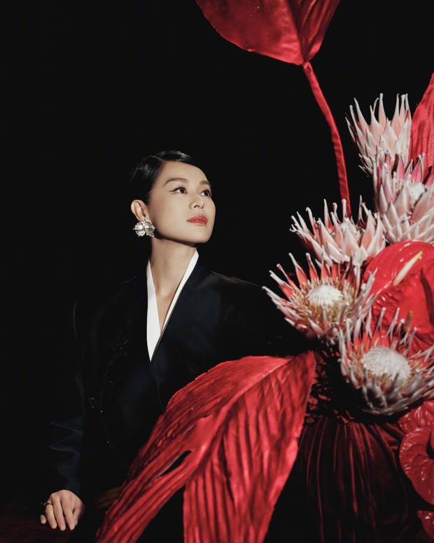 胡杏儿造型大气。