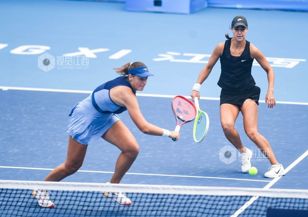 格雷森/普里丹金娜组合在比赛中。