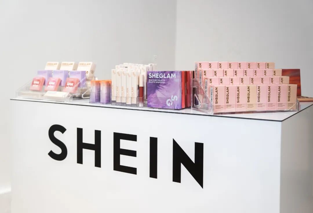 巴黎开出首家线下店前，SHEIN在当地的快闪店，图/SHEIN官推
