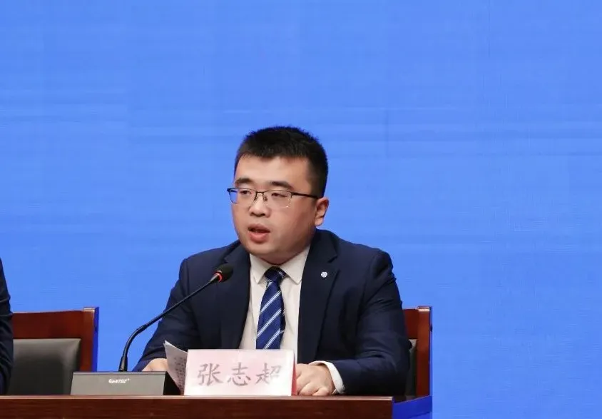 东阿镇党委副书记、镇长张志超答记者问