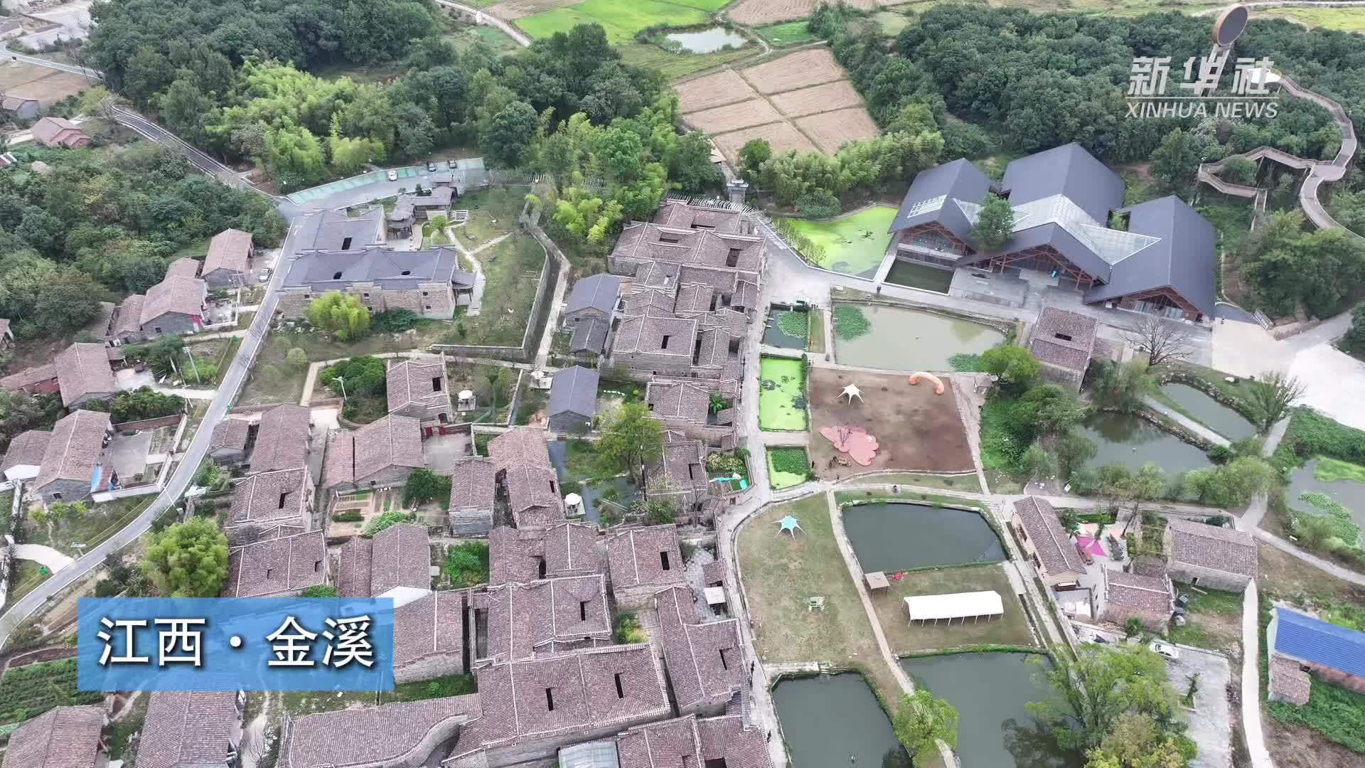 江西金溪：废弃矿坑变身生态旅游景区