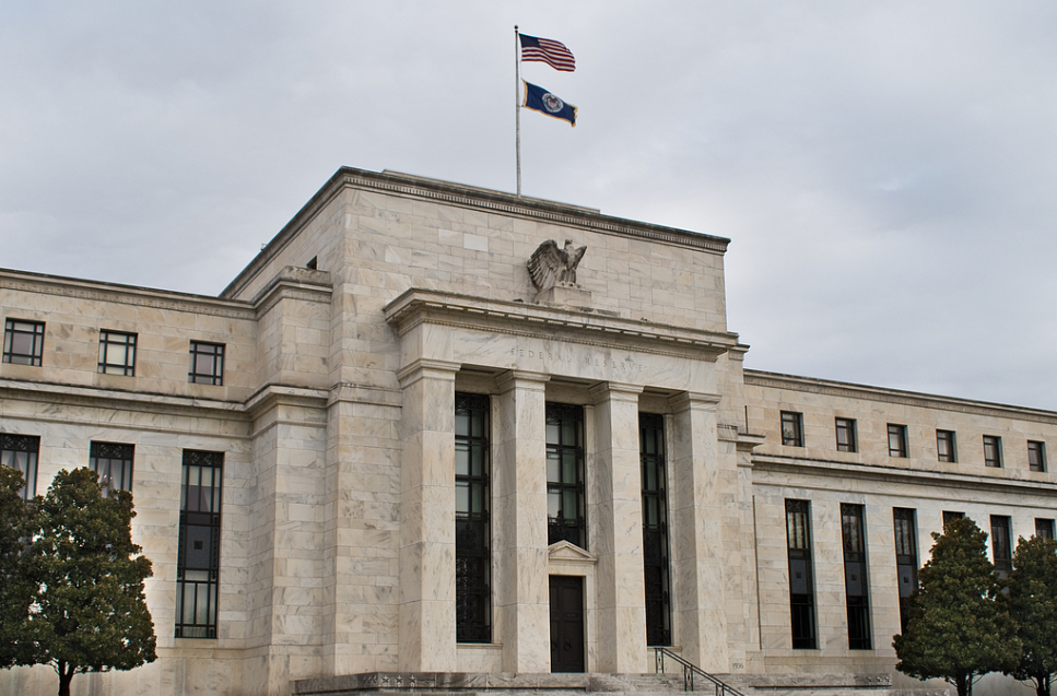 美联储古尔斯比： 政府停摆期间应对降息保持谨慎