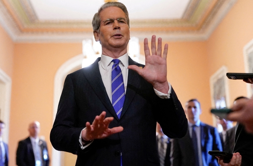 当时到底有没有揪着马斯克的领子?美财长回应