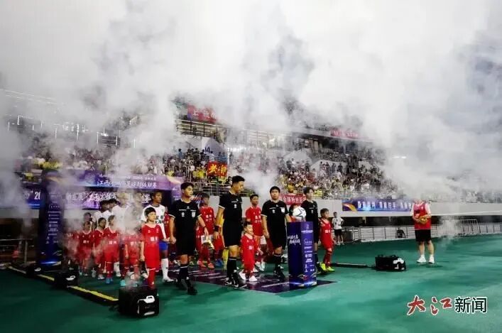 7月20日,赣州主场,宜春队与赣州队在南区预赛中相遇。刘勇 摄