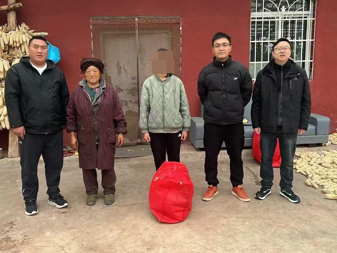 北仑支教教师为美姑学子送去彝族新年礼物