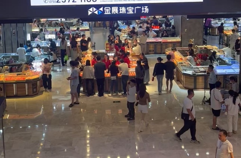 （现场人流情况 第一财经摄）