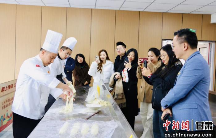 图为考察现场　甘肃合力职业培训学校供图