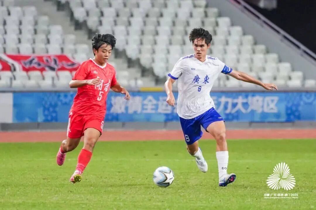 潘锘均