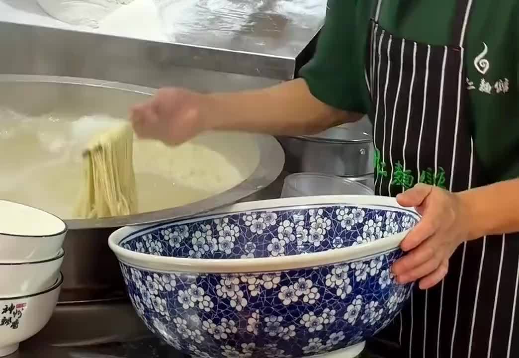 为什么说兰州拉面像是这个世界的bug？