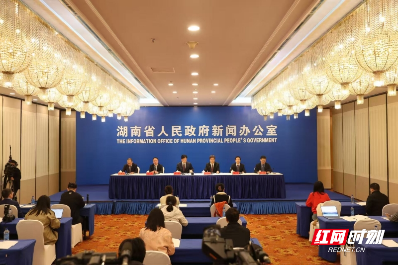 2025世界计算大会新闻发布会现场。