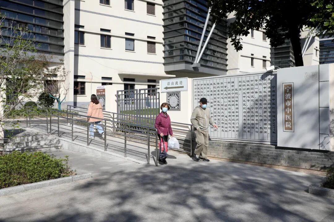 8号线市中医院站A1口开通人行侧门。