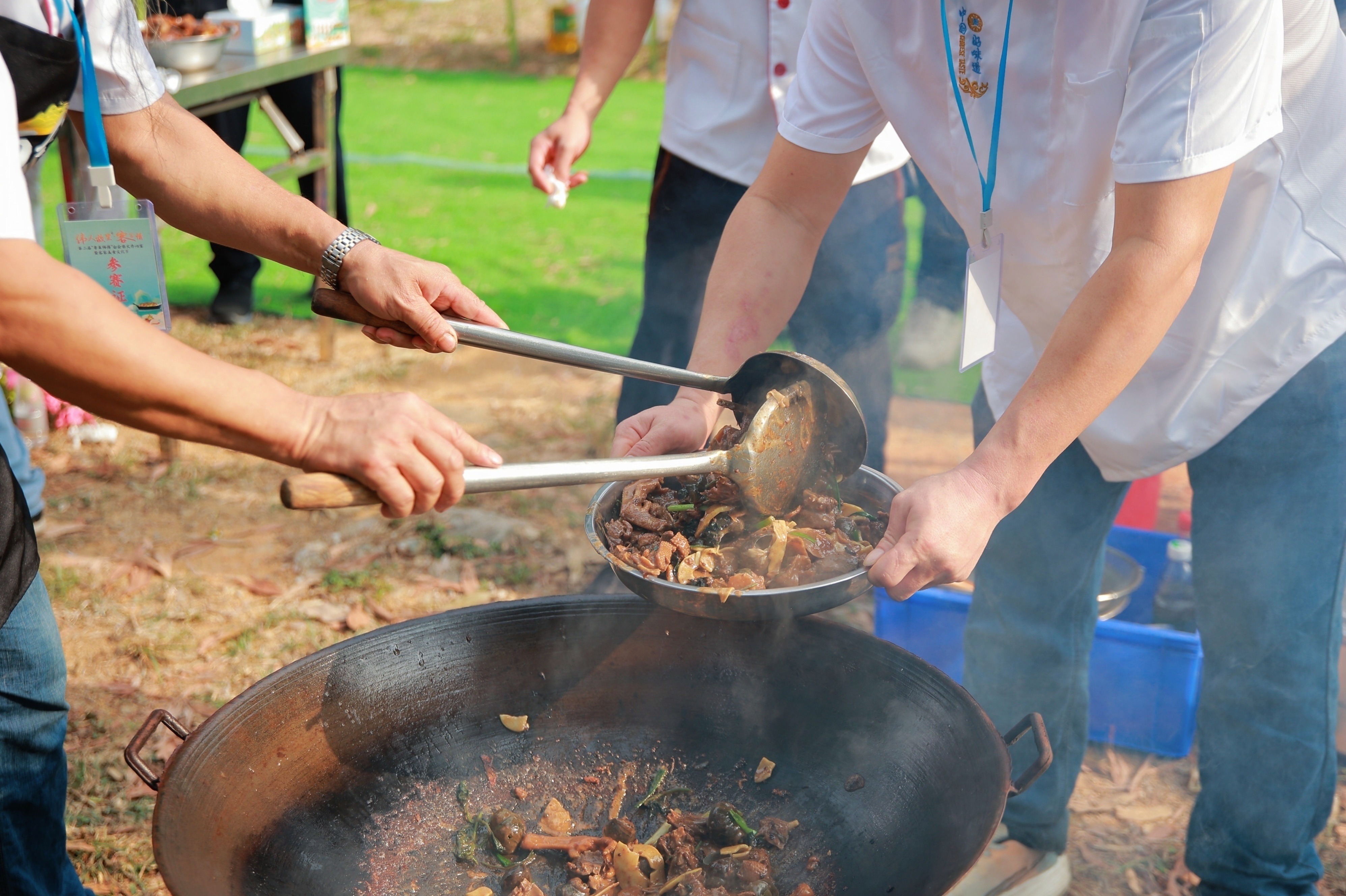 以美食为纽带“系”起乡村振兴 中山南朗白企村用柴火烹出“兴旺气”