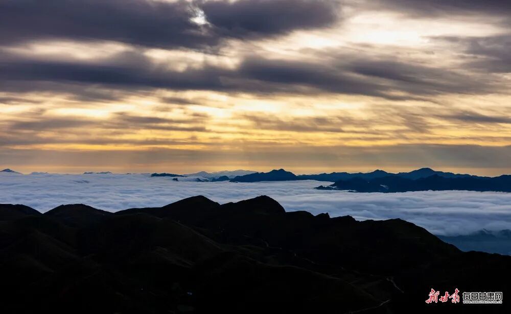 秋季到甘肃看“海” 畅游云端当自在小神仙