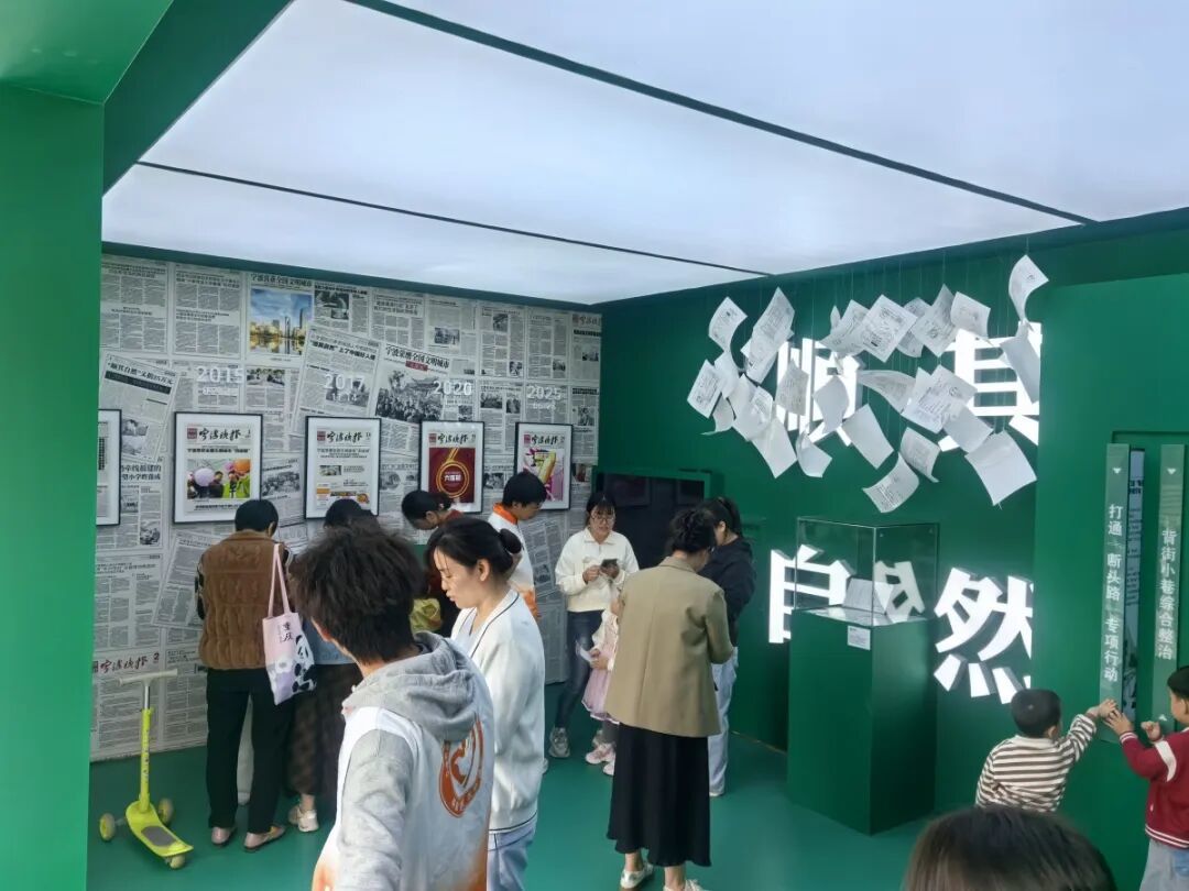 市民参观展厅。