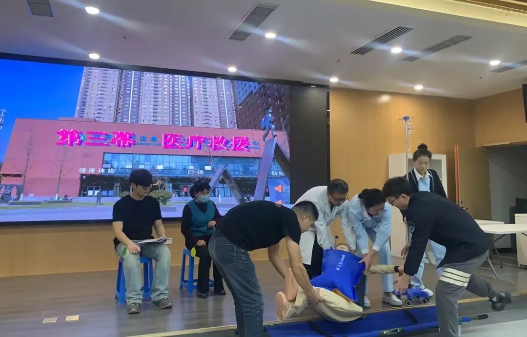 在鱼化寨社区卫生服务中心开展卫生应急演练