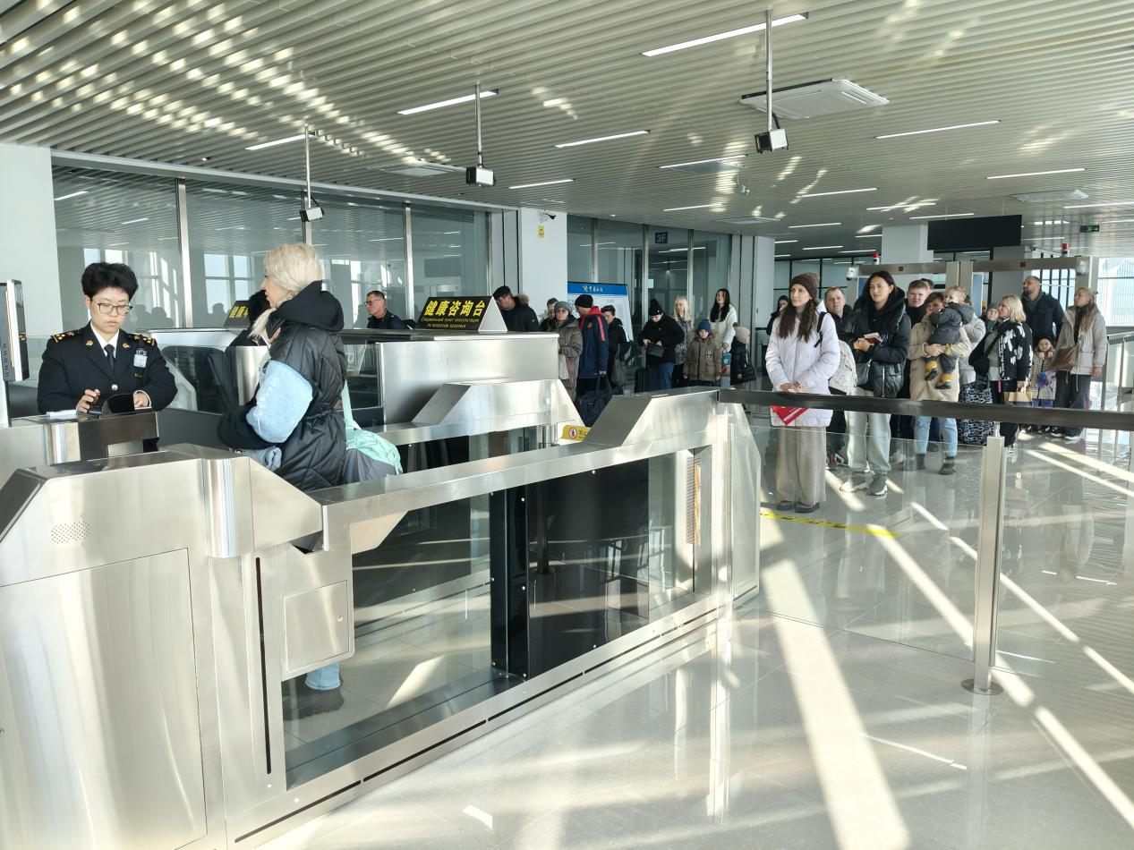 黑河公路口岸旅检现场