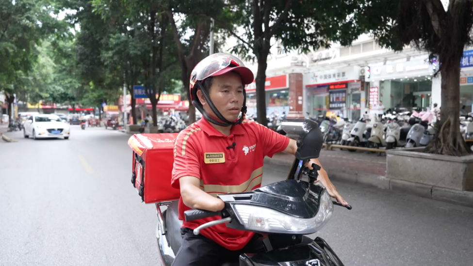 他断了一只手，没有彩礼，却娶了老婆，养出两个报恩的女儿