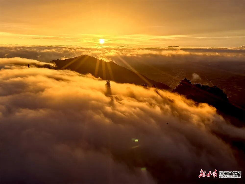 秋季到甘肃看“海” 畅游云端当自在小神仙