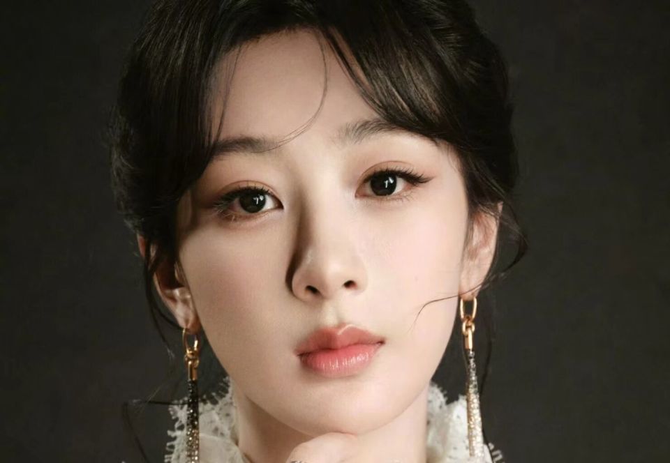 杨紫今日生日！演员牛骏峰零点卡点发文，李现连续8年为杨紫庆生