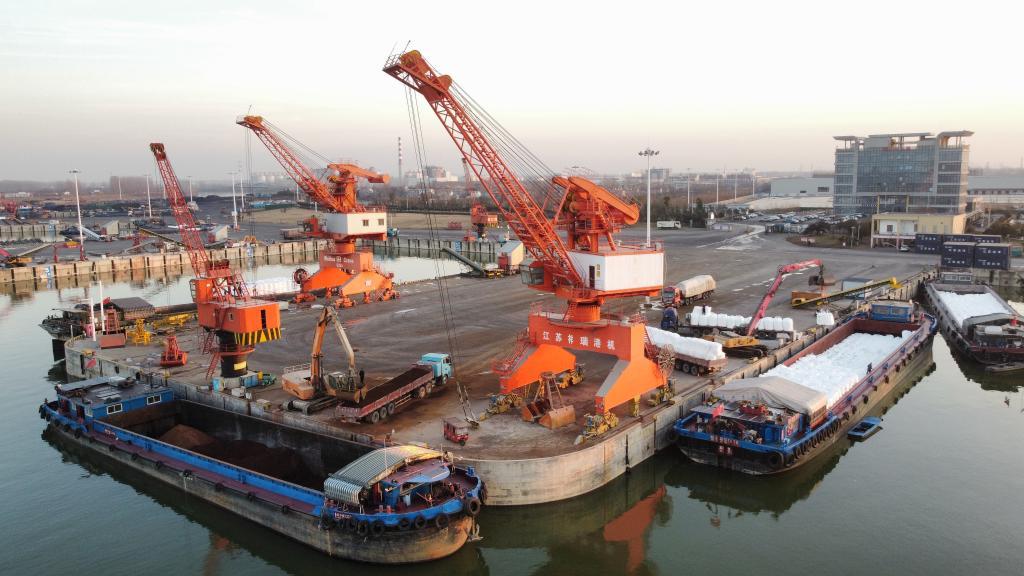 这是2025年1月7日拍摄的周口中心港范营作业区。新华社发 （刘俊涛摄）